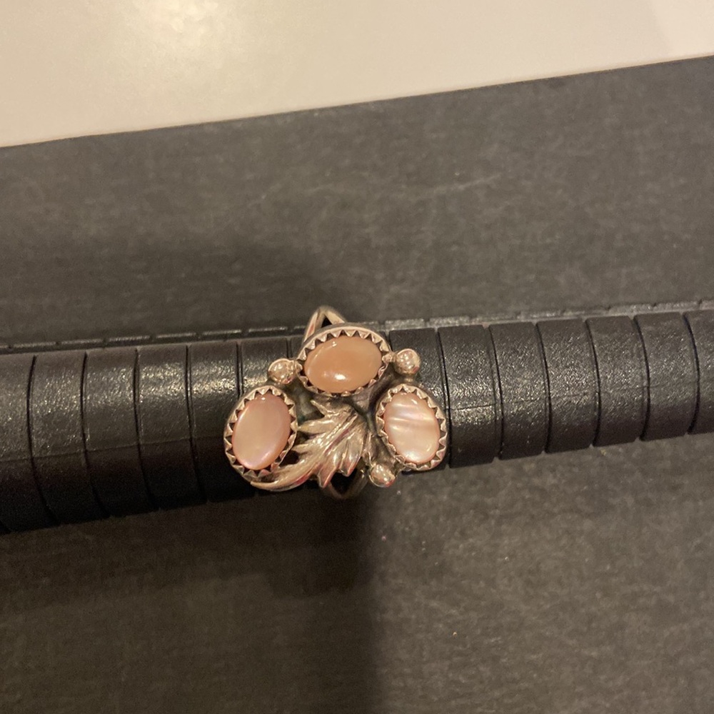Native American pink mother of Pearl ring - Picture 4 of 9